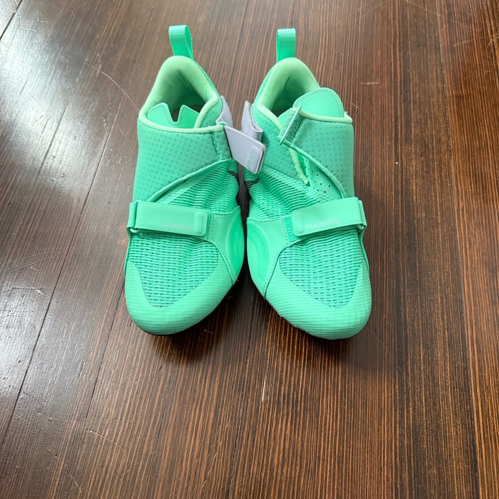 Women’s green Nike superprep spin shoes 8.5